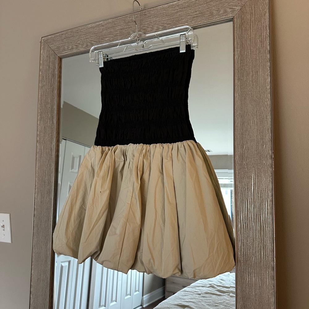 DISSH Black And Beige Strapless Bubble Hem Mini Dress Size 2 XS NWT - Picture 2 of 5